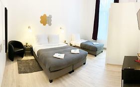 Hive Rooms Midi Center